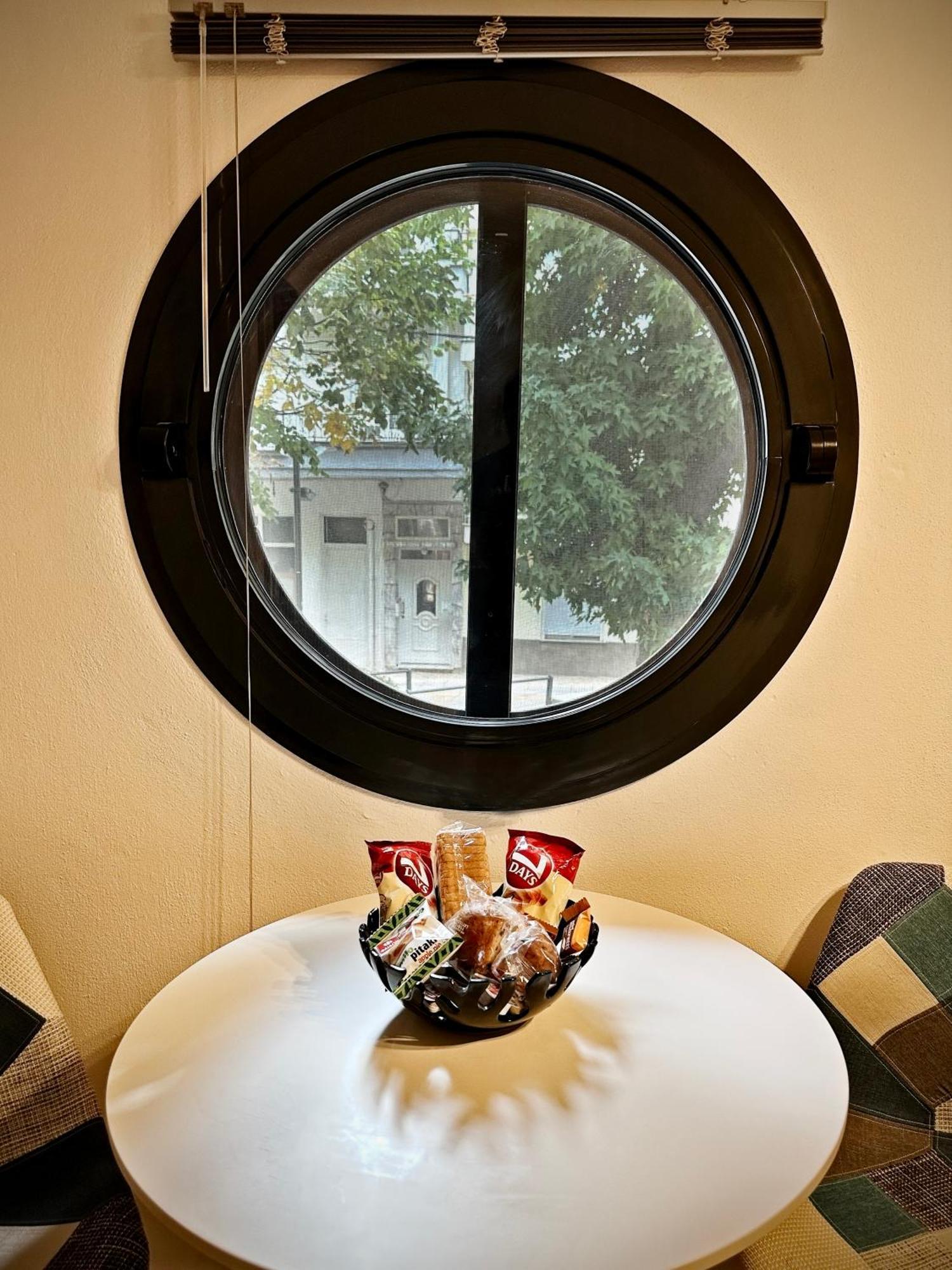 Central & Riverfront Room 1 埃泽萨 外观 照片