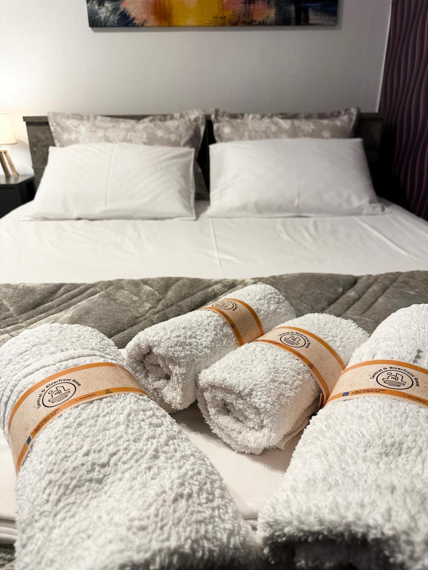 Central & Riverfront Room 1 埃泽萨 外观 照片